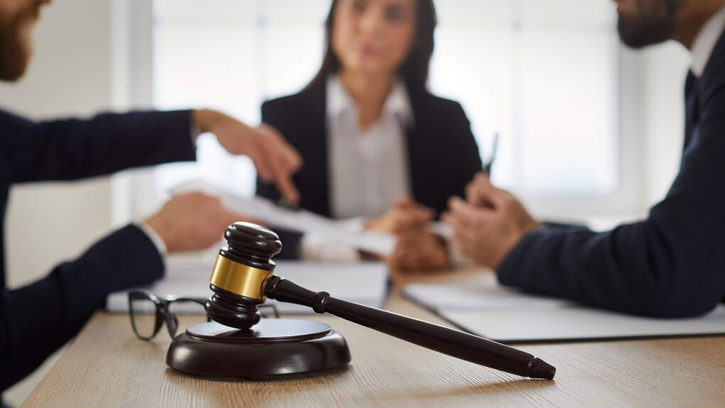 2-lawyers-disuss-terms-in-front-of-judge-sol.jpg