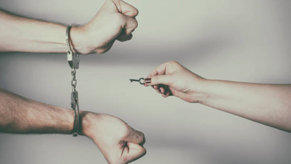 handcuffs1.jpg
